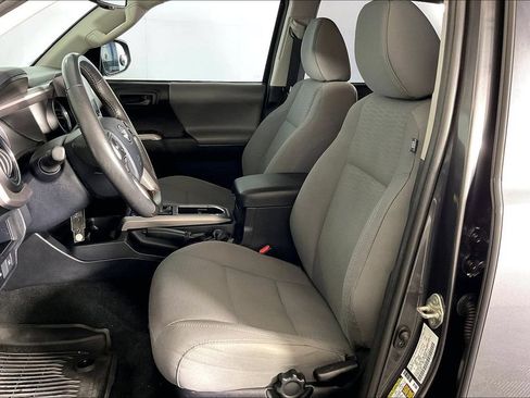 Used 2019 Toyota Tacoma SR5 AWD/4WD image 30
