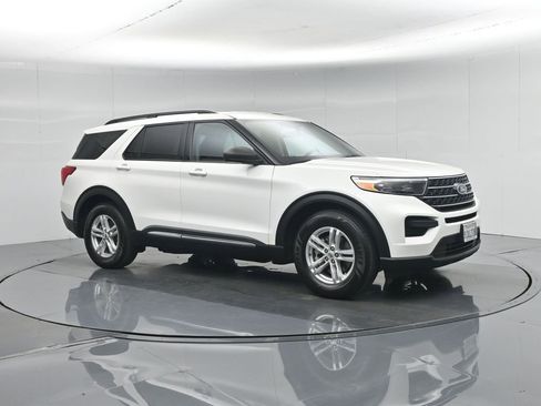 Certified 2023 Ford Explorer XLT RWD image 28