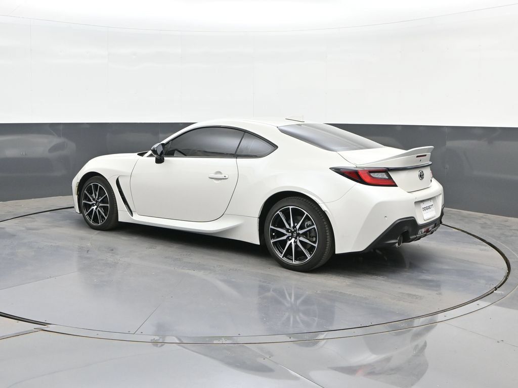 Used 2023 Toyota GR86 RWD image 5