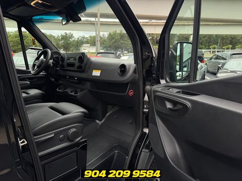 Used 2019 Mercedes-Benz Sprinter 2500 image 30