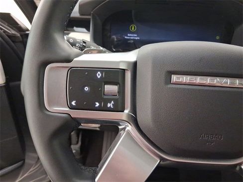 Used 2024 Land Rover Discovery S image 23