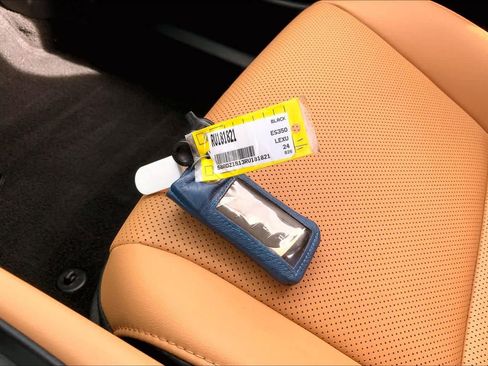 Used 2024 Lexus ES 350 w/ Premium Package FWD image 23