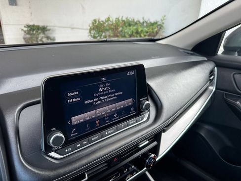 Used 2025 Nissan Rogue SV FWD image 16