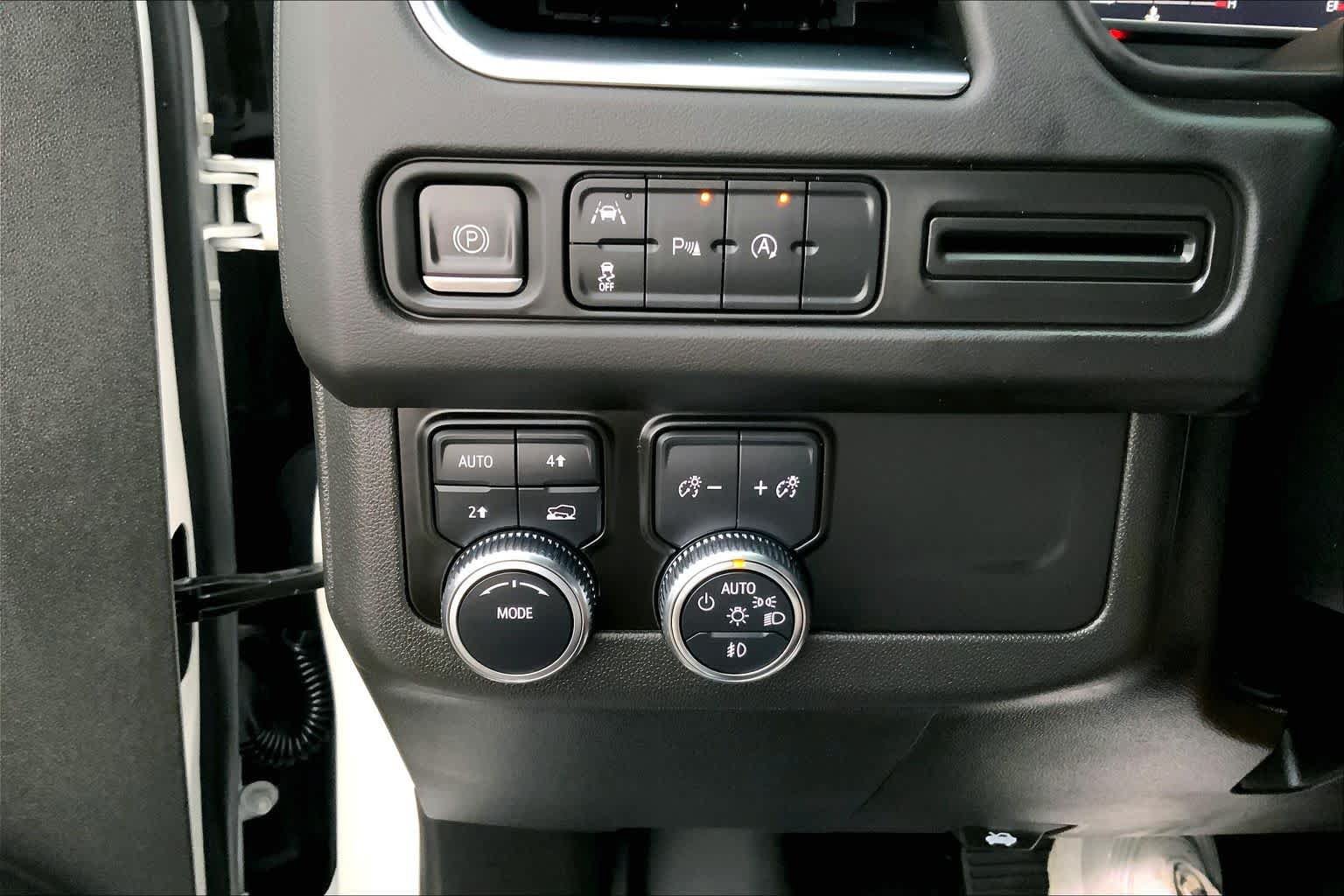 Used 2023 GMC Yukon SLT AWD/4WD image 33
