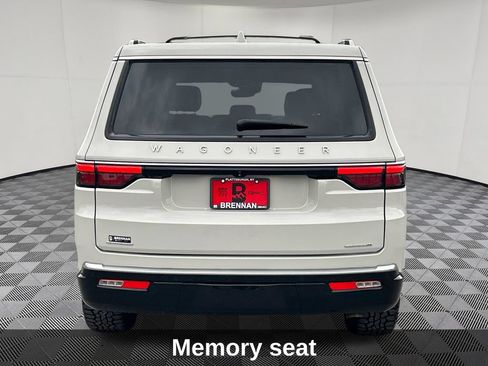 Used 2022 Jeep Wagoneer Series II AWD/4WD image 5