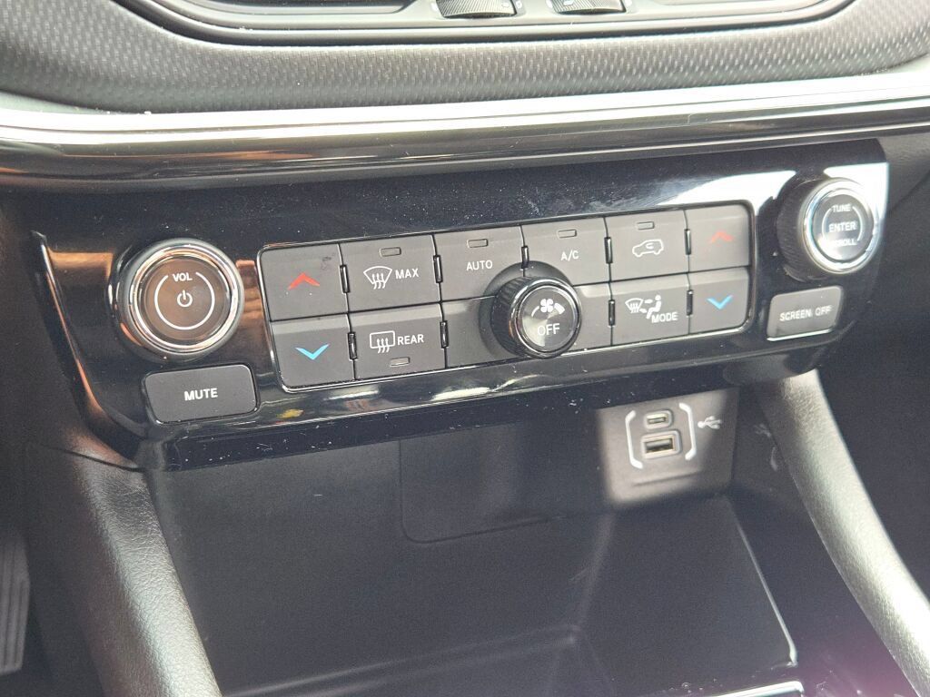Certified 2025 Jeep Compass Trailhawk w/ Trailhawk Convenience Group AWD/4WD image 28