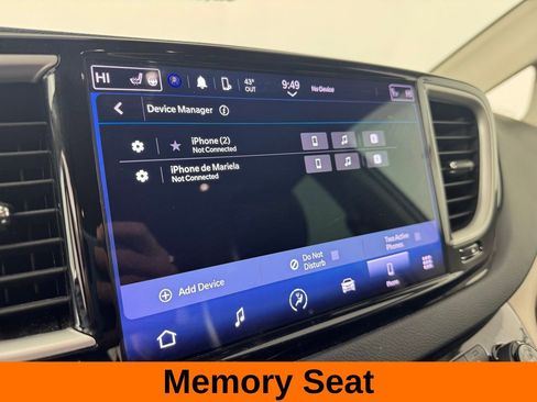 Used 2023 Chrysler Pacifica Touring-L image 12