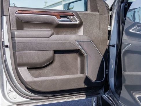 Used 2025 GMC Sierra 1500 SLT AWD/4WD image 15