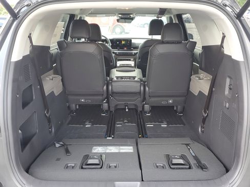 New 2025 Kia Carnival EX image 9