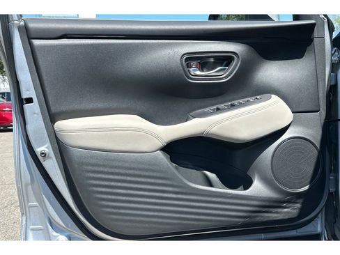 Used 2023 Honda HR-V LX image 11