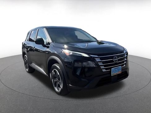 Used 2025 Nissan Rogue SV FWD image 3