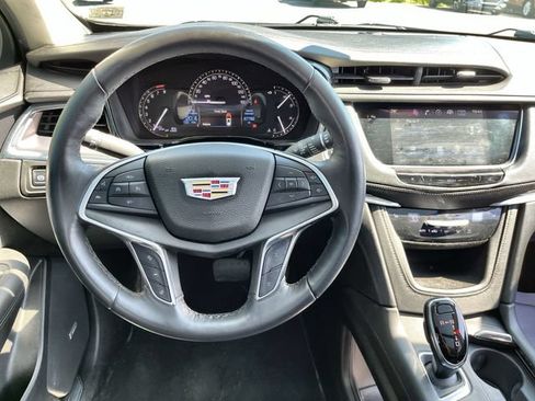 Used 2017 Cadillac XT5 Luxury w/ Driver Awareness Package AWD/4WD image 12
