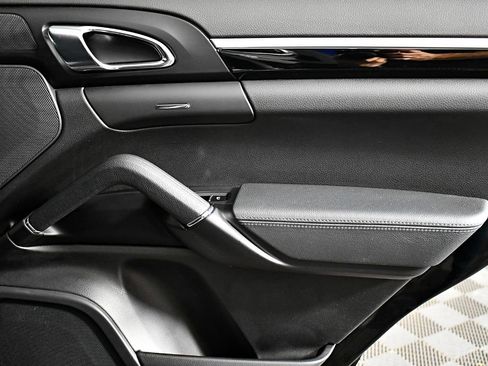 Used 2015 Porsche Cayenne S image 40