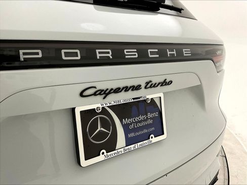 Used 2022 Porsche Cayenne Turbo AWD/4WD image 23