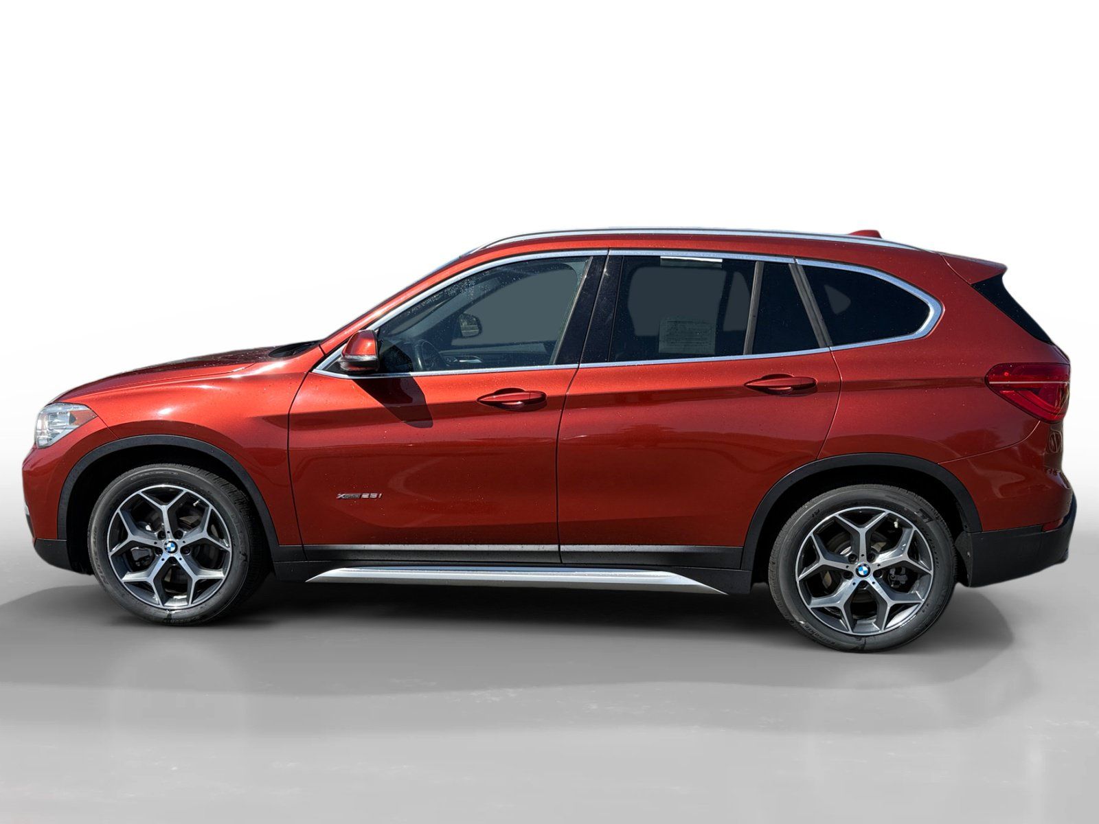 Used 2018 BMW X1 xDrive28i AWD/4WD image 2