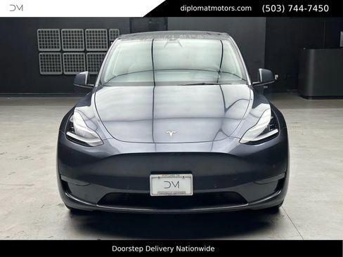 Used 2022 Tesla Model Y Long Range image 8