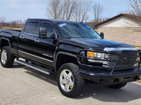 Used 2015 GMC Sierra 2500 Denali w/ Suspension Package, Off-Road AWD/4WD image 6