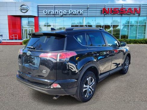 Used 2018 Toyota RAV4 LE image 2