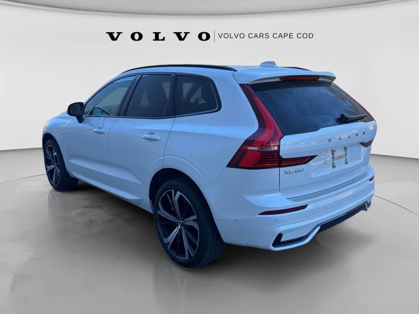 Used 2025 Volvo XC60 T8 Ultra w/ Protection Package Premier AWD/4WD image 5