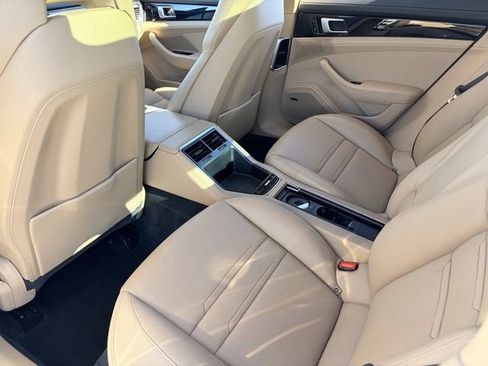 Used 2018 Porsche Panamera 4 image 24