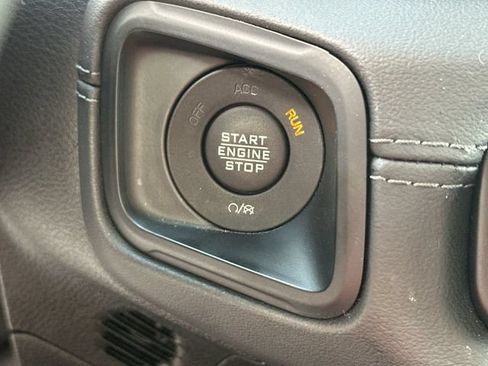 Used 2024 Jeep Wrangler Unlimited Rubicon AWD/4WD image 16