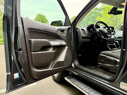 Used 2018 Chevrolet Colorado LT w/ LT Convenience Package image 11