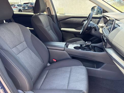 Used 2025 Nissan Rogue SV FWD image 38