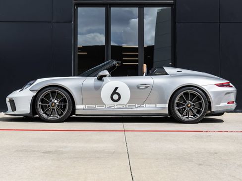 Used 2019 Porsche 911 Speedster RWD image 2