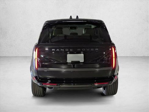 Used 2025 Land Rover Range Rover Long Wheelbase SE AWD/4WD image 6