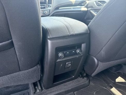 Used 2019 Chevrolet Traverse LT FWD image 22