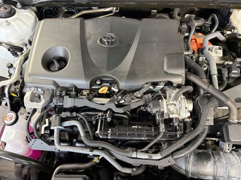 Used 2025 Toyota Camry SE w/ Convenience Package FWD image 39