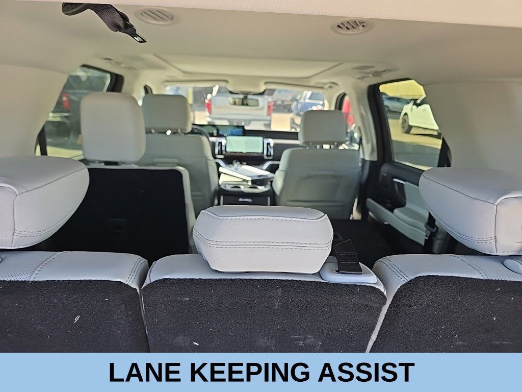 Used 2025 Ford Expedition Platinum w/ Platinum Ultimate Package AWD/4WD image 9