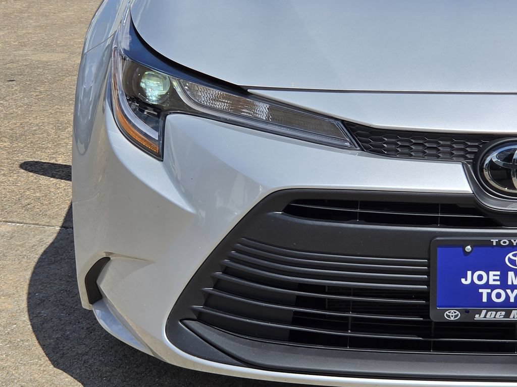 Used 2026 Toyota Corolla LE FWD image 5