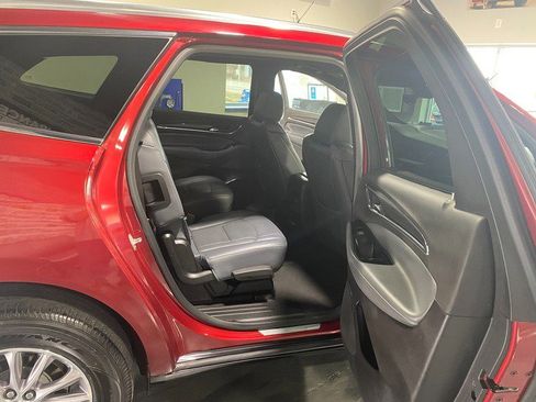 Used 2024 Buick Enclave Premium image 17