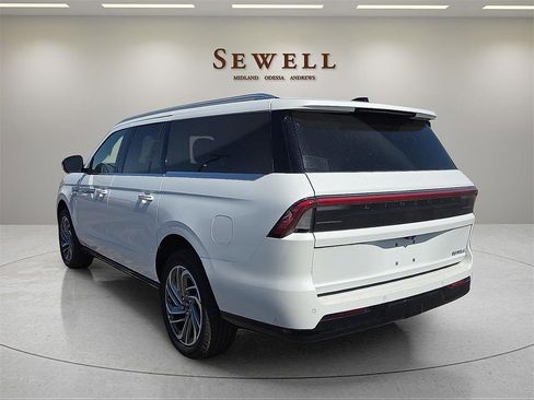 New 2025 Lincoln Navigator L Reserve image 3