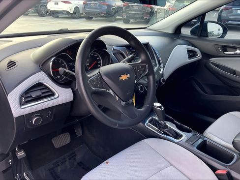 Used 2019 Chevrolet Cruze LT image 15