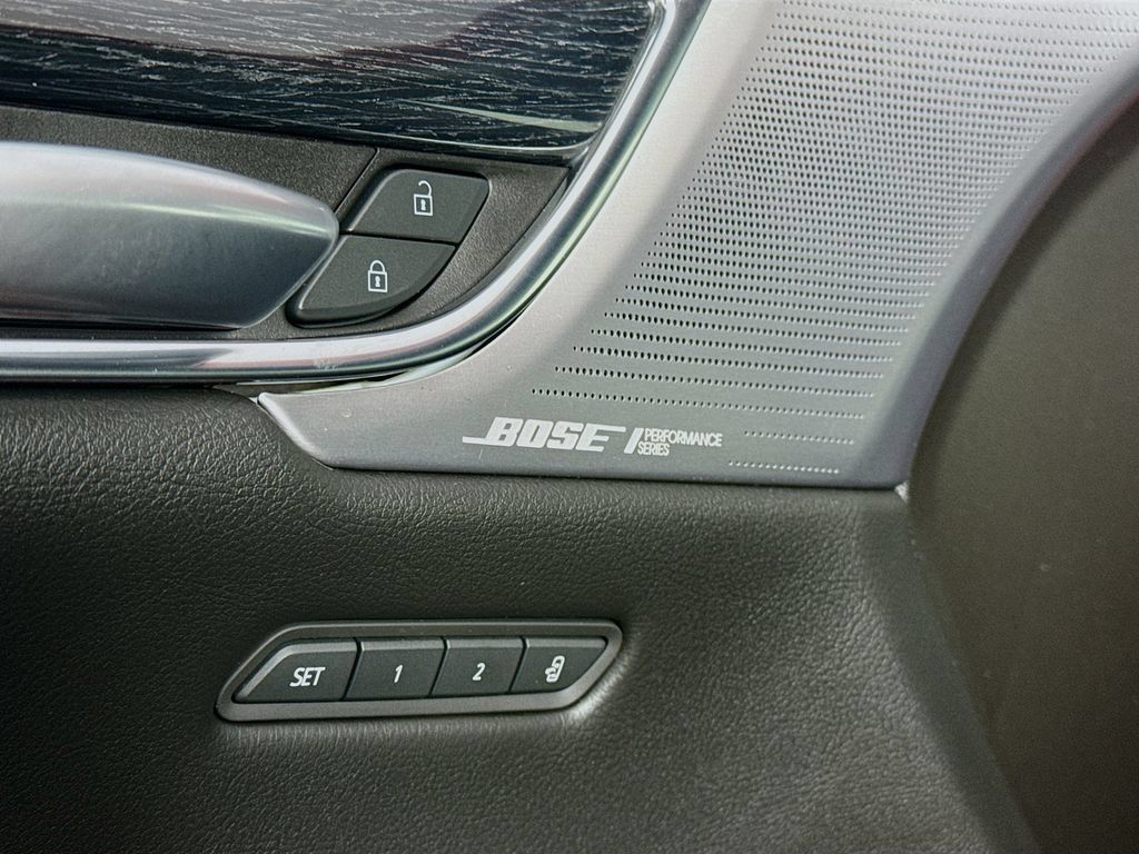 Used 2022 Cadillac XT5 Premium Luxury w/ Technology Package AWD/4WD image 23