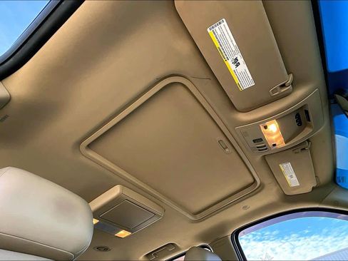 Used 2014 Chevrolet Suburban LTZ image 13