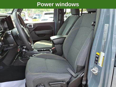 Used 2024 Jeep Wrangler Unlimited AWD/4WD image 27