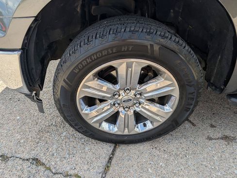 Used 2019 Ford F150 XLT w/ Equipment Group 302A Luxury AWD/4WD image 12