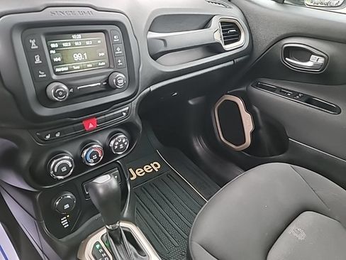 Used 2016 Jeep Renegade Latitude w/ Cold Weather Group AWD/4WD image 17