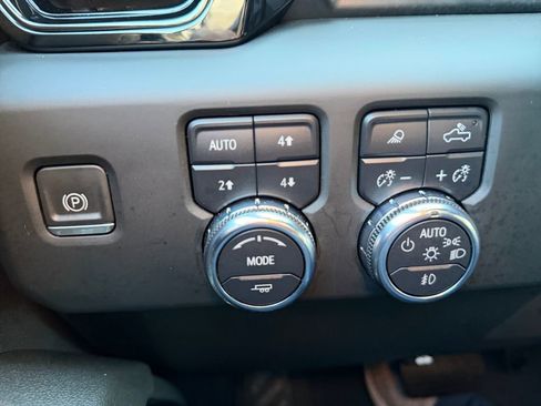 Used 2023 GMC Sierra 1500 AT4 w/ AT4 Premium Package image 18