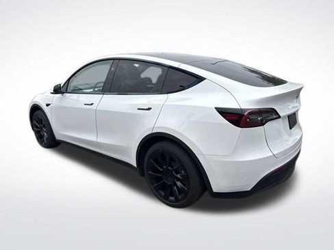 Used 2024 Tesla Model Y Long Range RWD image 5