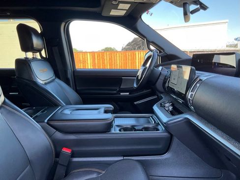 Used 2025 Ford Expedition Tremor AWD/4WD image 37