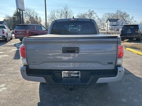 Used 2021 Toyota Tacoma TRD Off-Road w/ Technology Package image 4