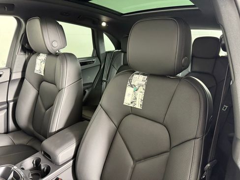 New 2026 Porsche Macan image 5