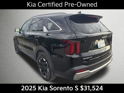 Certified 2025 Kia Sorento S FWD image 6