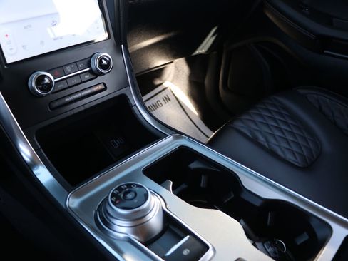 Used 2024 Ford Edge Titanium image 25