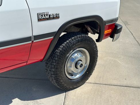 Used 1991 Dodge D/W Truck 250 image 35
