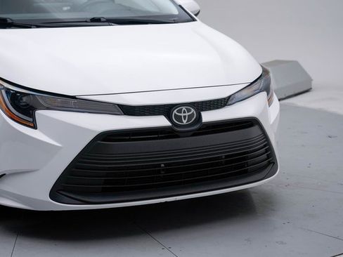 Used 2023 Toyota Corolla LE image 12